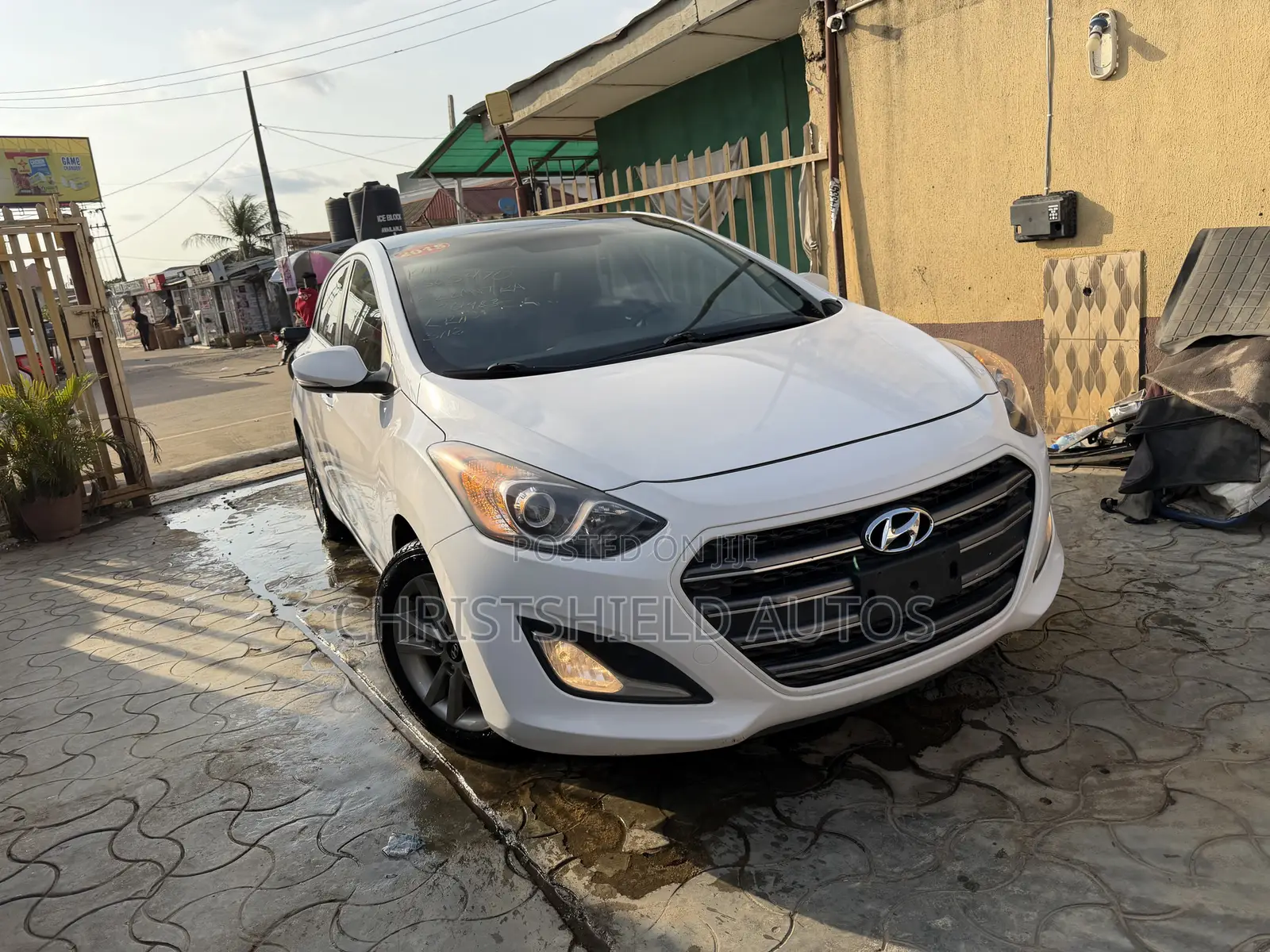 Hyundai Elantra Limited Sedan FWD (1.8L 4cyl 6A) 2016 White