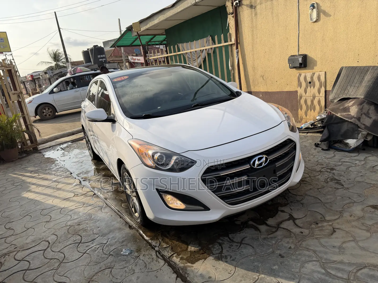 Hyundai Elantra Limited Sedan FWD (1.8L 4cyl 6A) 2016 White