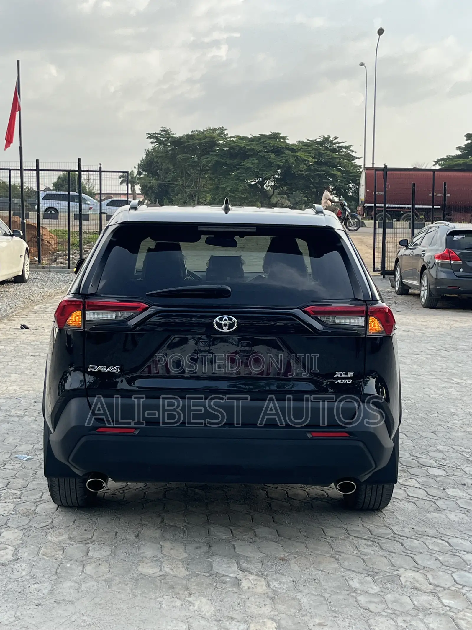 Toyota RAV4 XLE 2022 Black