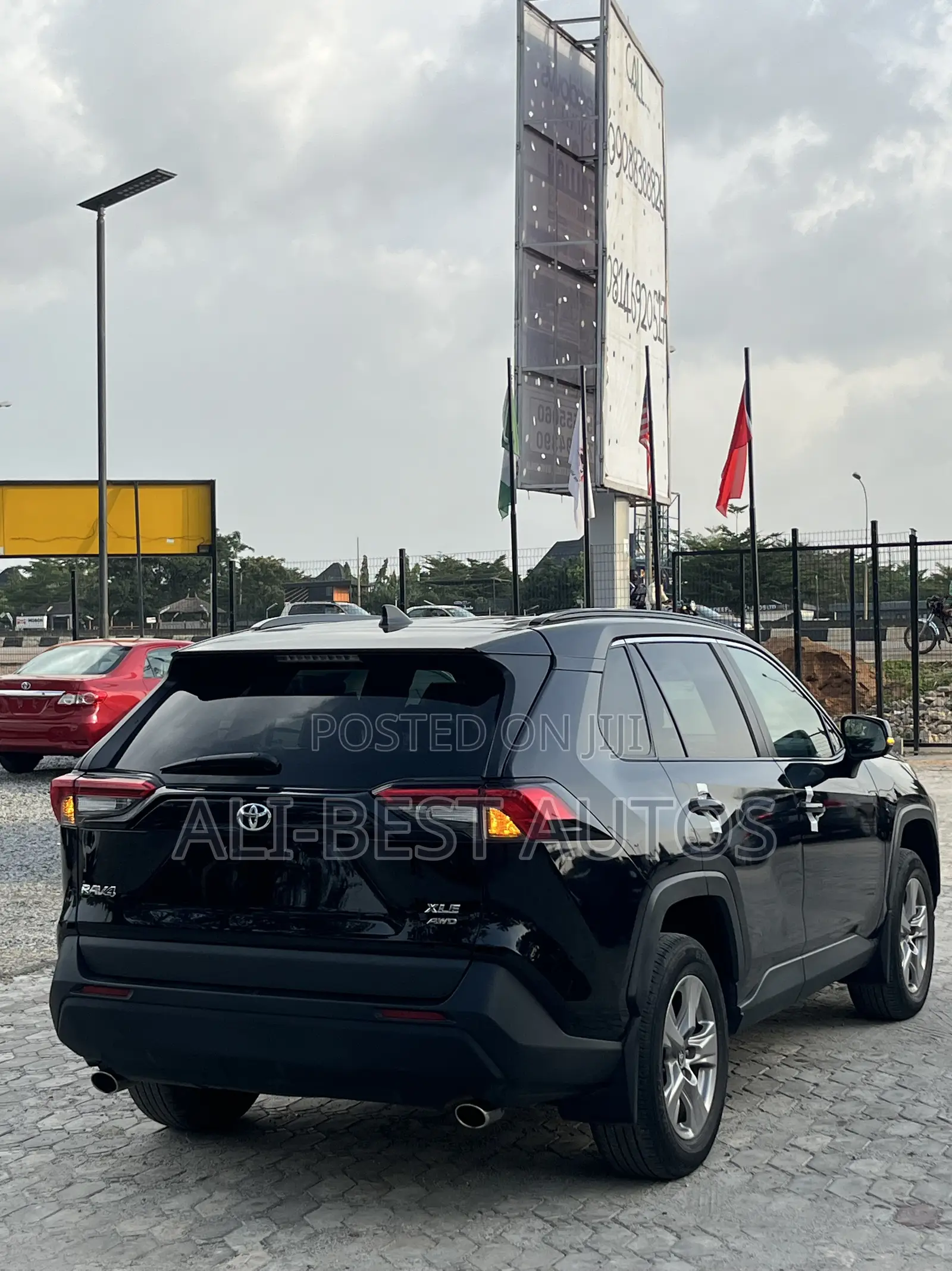 Toyota RAV4 XLE 2022 Black