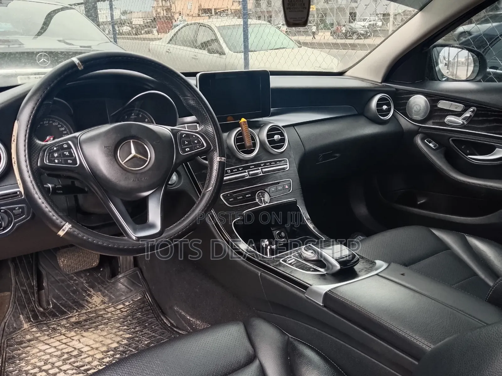 Mercedes-Benz C300 Luxury 4dr AWD 4Matic Sedan (2.0L 4cyl 7A) 2015