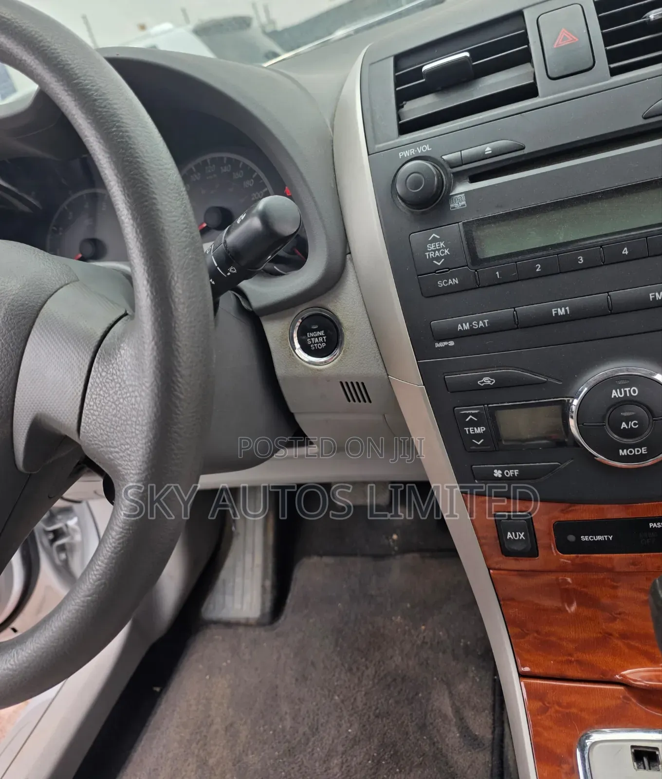Toyota Corolla XLE 4dr Sedan (1.8L 4cyl 4A) 2010 Silver