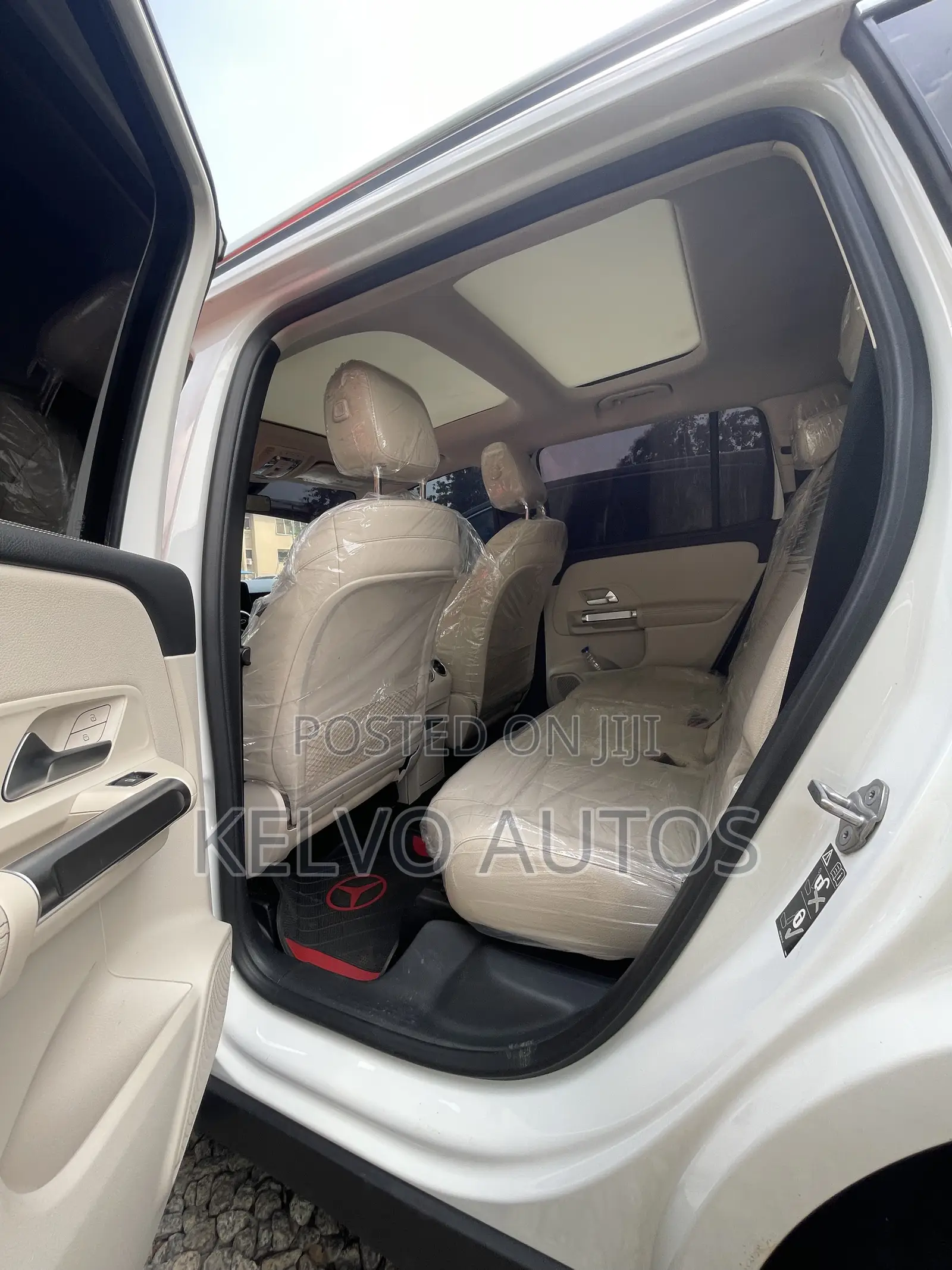 Mercedes-Benz GLB-Class 2020 Off white