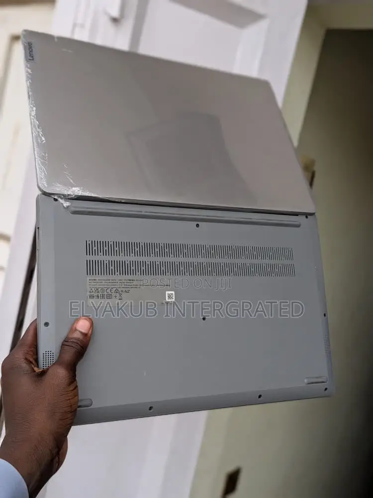 New Laptop Lenovo Ideapad 3 8GB Intel Core i3 SSD 256GB