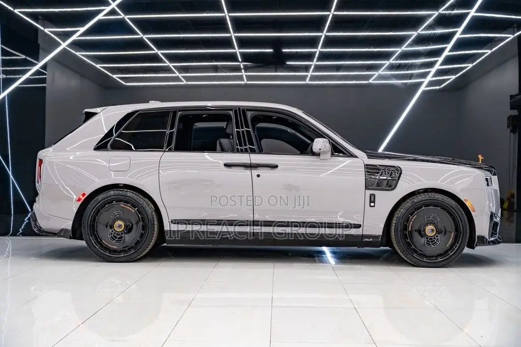 New Rolls-Royce Cullinan Black Badge 2026 Gray