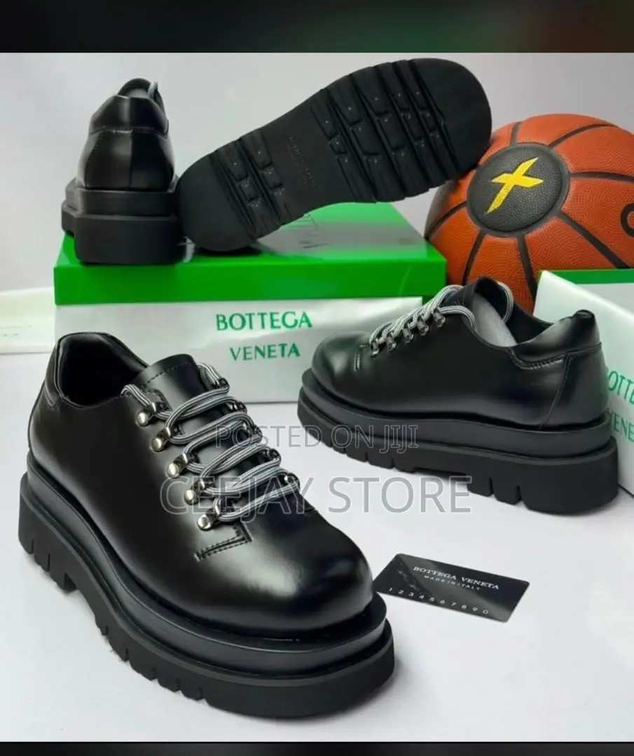 Modern Chunky Platform Derby Shoes – Glossy Black