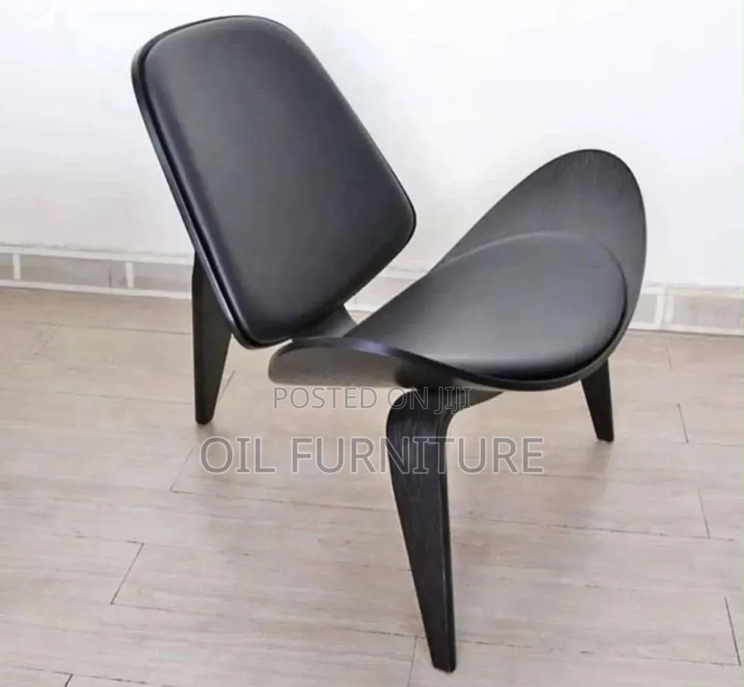 Luxury Modern Hans Wegner Shell Accent Chair – Black Leather & Wood