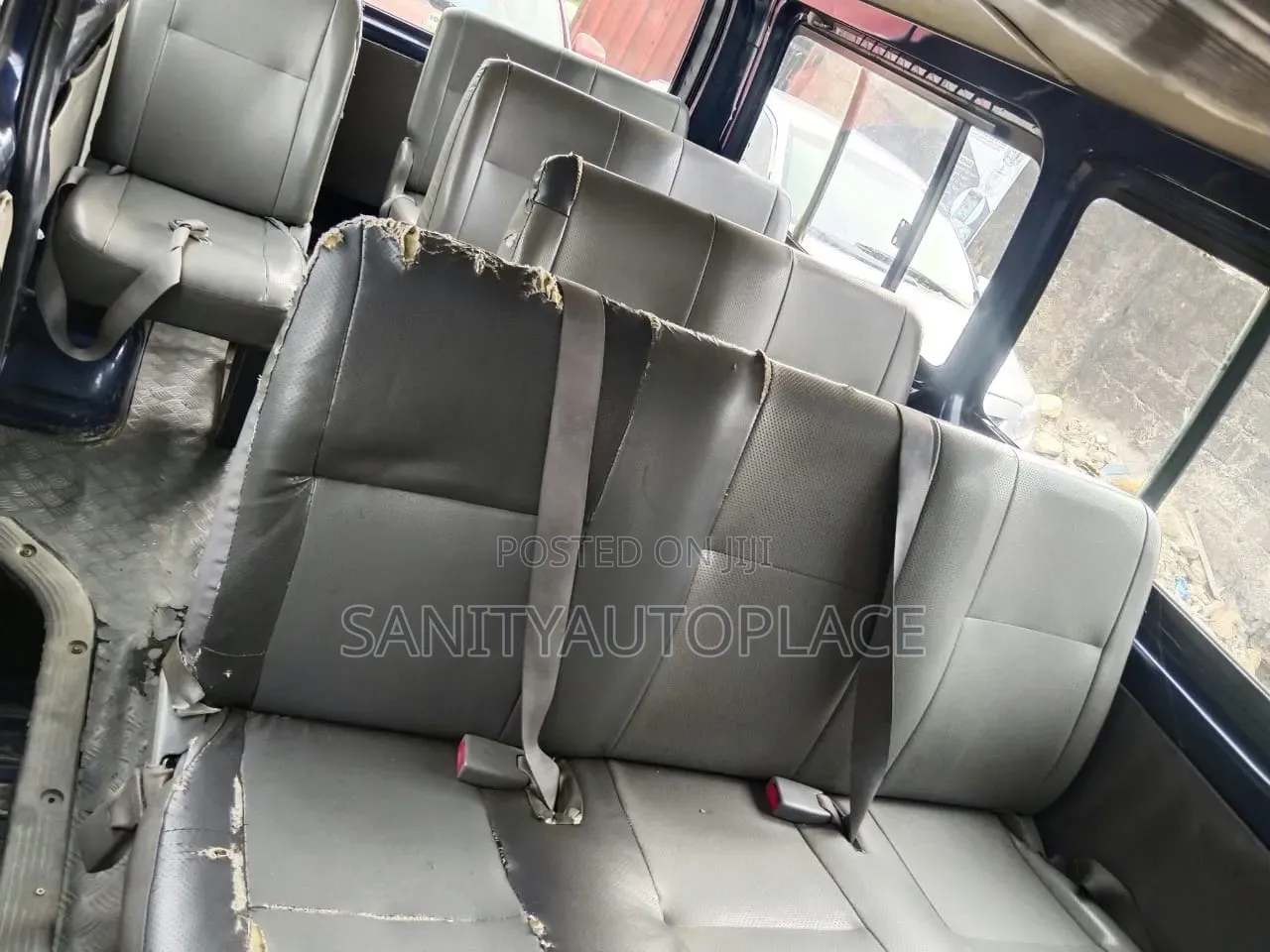 Toyota HiAce 2011 Blue