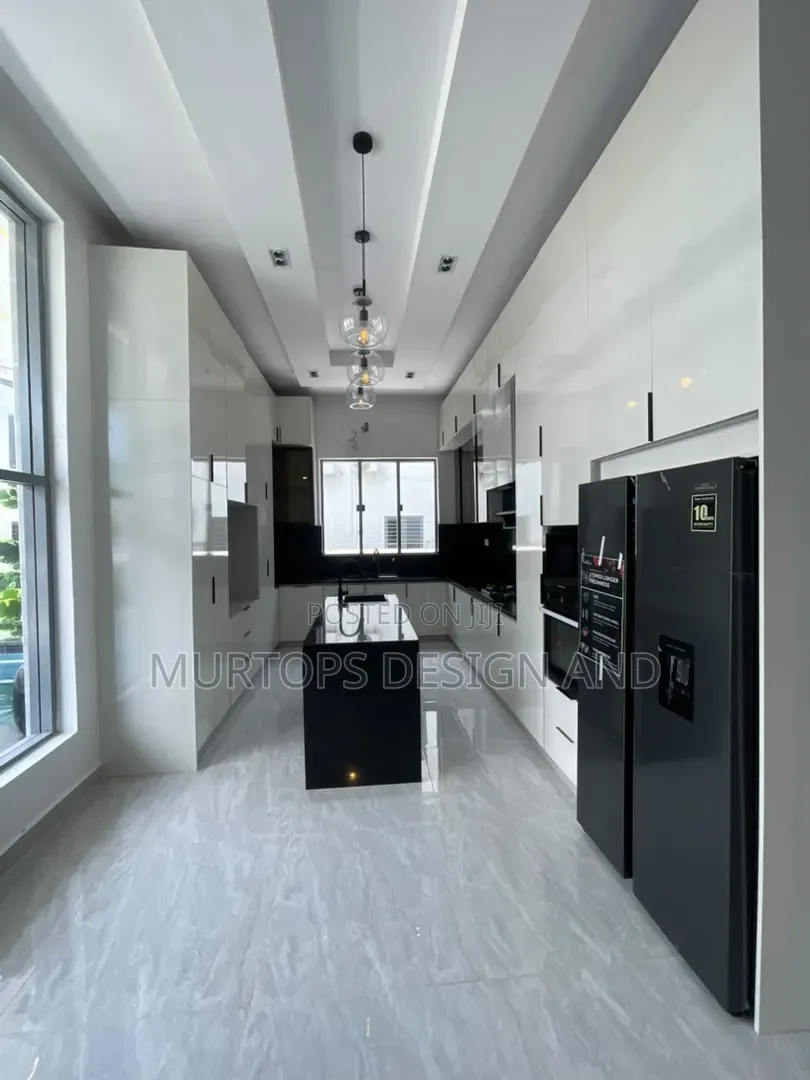 5bdrm Duplex in Osapa london for sale