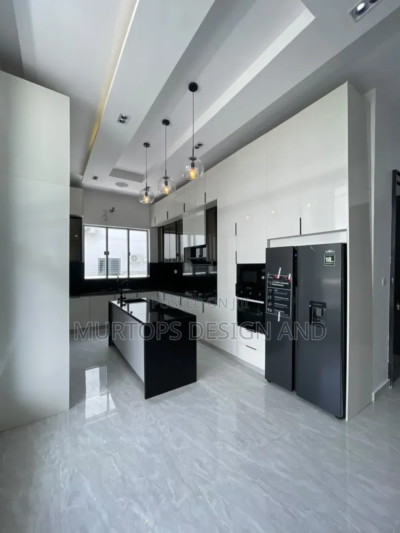 5bdrm Duplex in Osapa london for sale