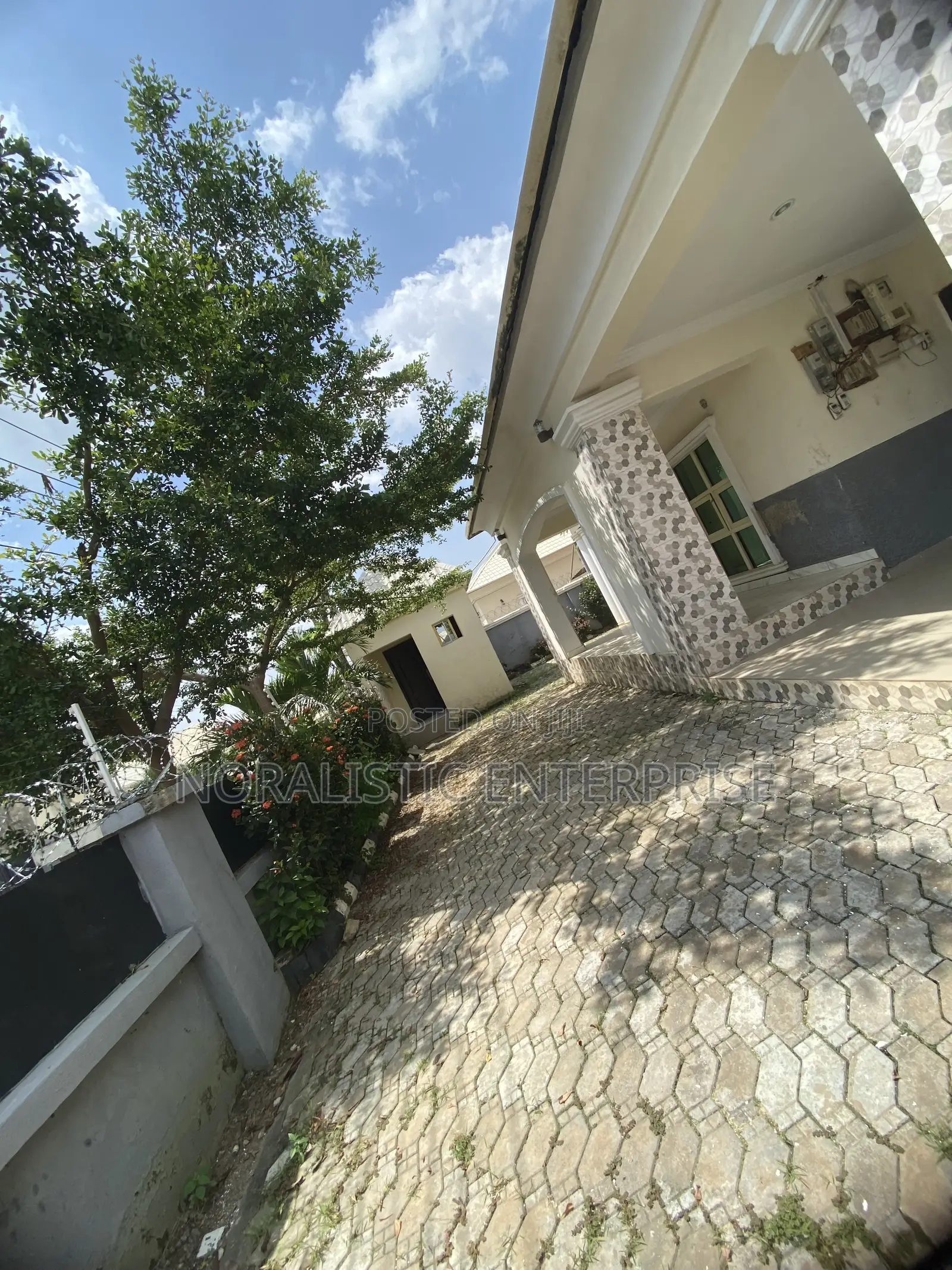 3bdrm Bungalow in Faplins Estate, Galadimawa for sale