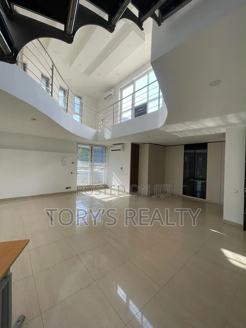 5bdrm Duplex in Banana Island for rent