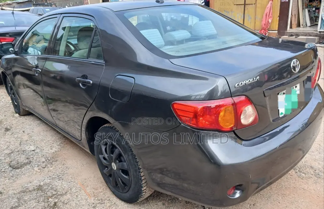 Toyota Corolla LE 4dr Sedan (1.8L 4cyl 4A) 2010 Gray