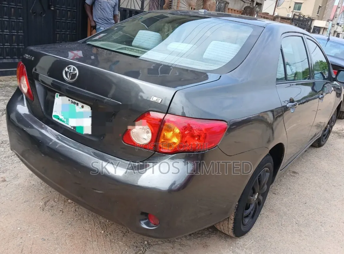 Toyota Corolla LE 4dr Sedan (1.8L 4cyl 4A) 2010 Gray