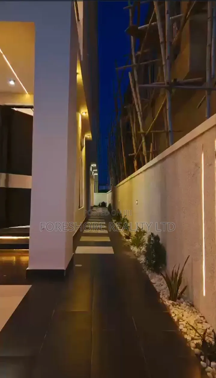 5bdrm Duplex in Ikate for sale