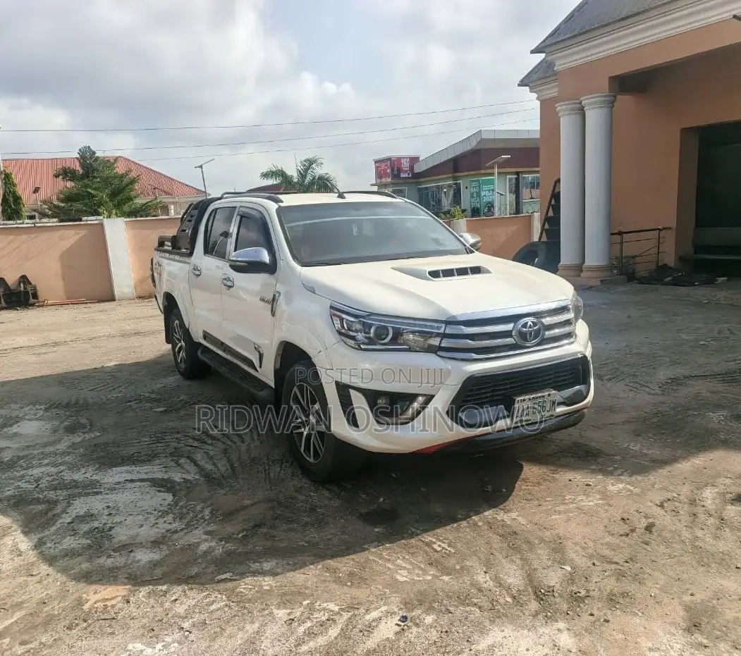 Toyota Hilux Revo Double Cab Deisel 2.8 RWD 2018 White