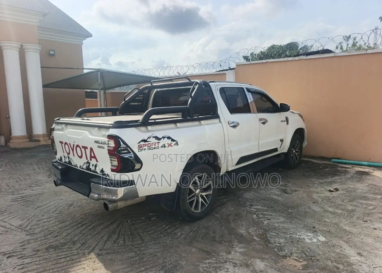 Toyota Hilux Revo Double Cab Deisel 2.8 RWD 2018 White