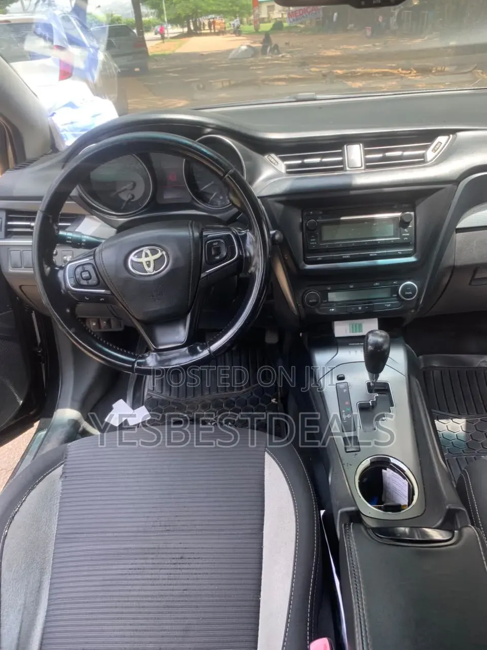 Toyota Avensis 2015 Black