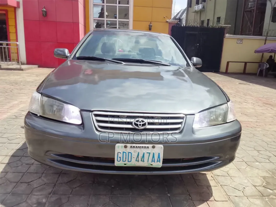 Toyota Camry LE 4dr Sedan (2.2L 4cyl 4A) 2001 Gray