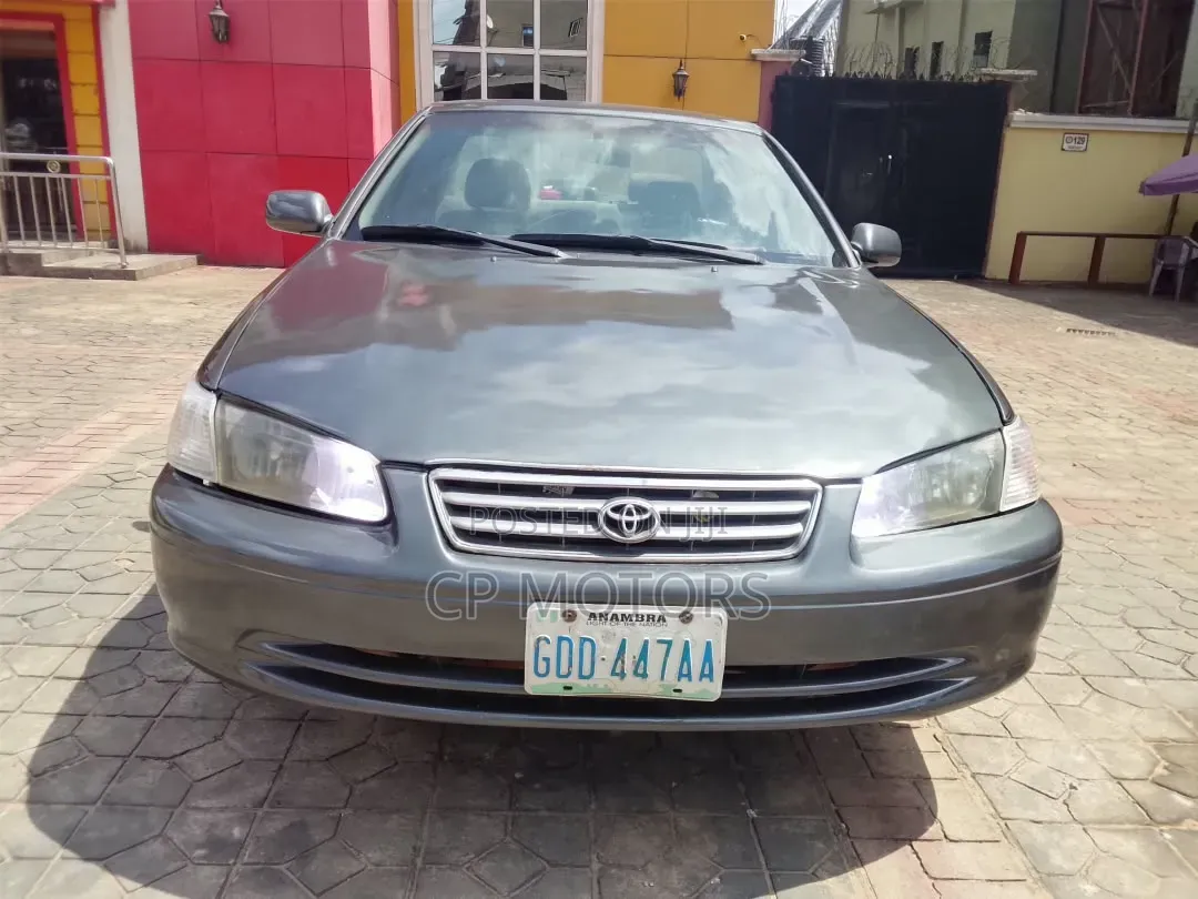 Toyota Camry LE 4dr Sedan (2.2L 4cyl 4A) 2001 Gray