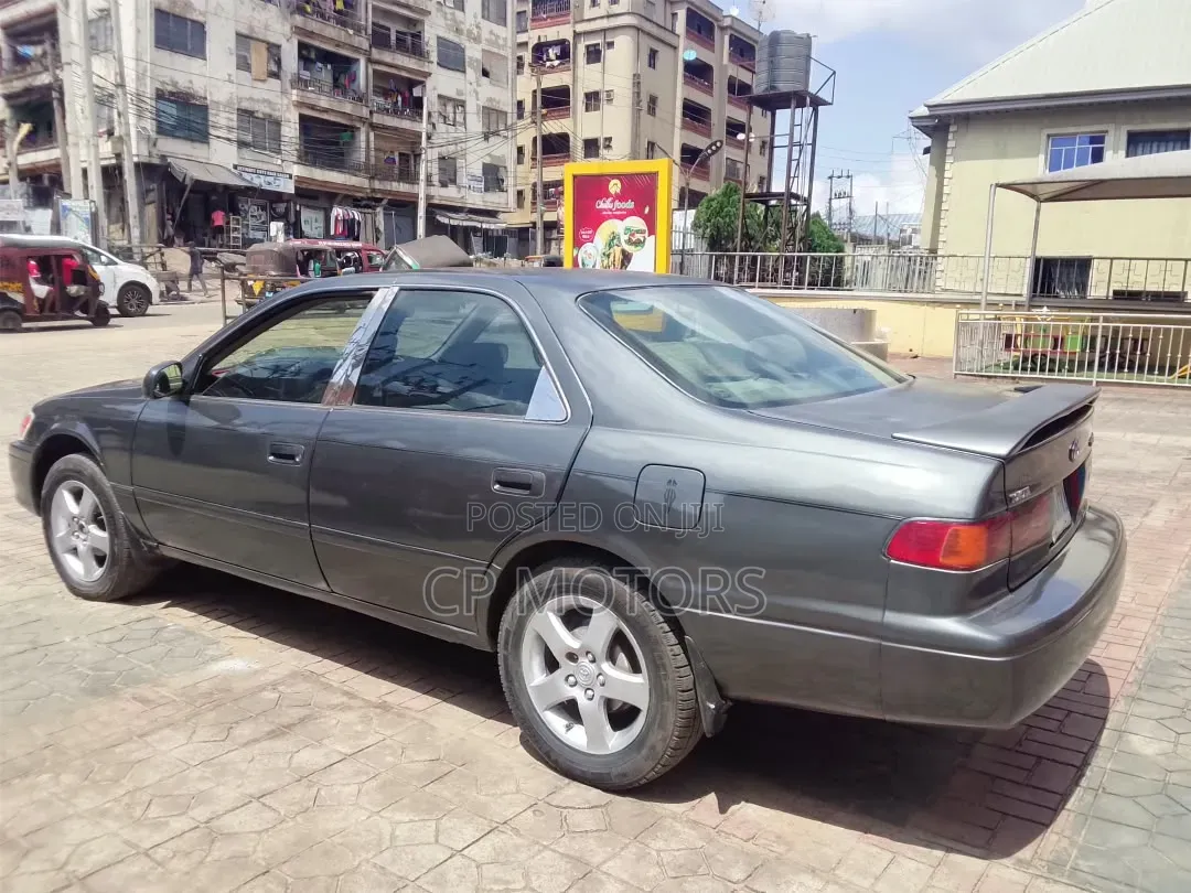 Toyota Camry LE 4dr Sedan (2.2L 4cyl 4A) 2001 Gray