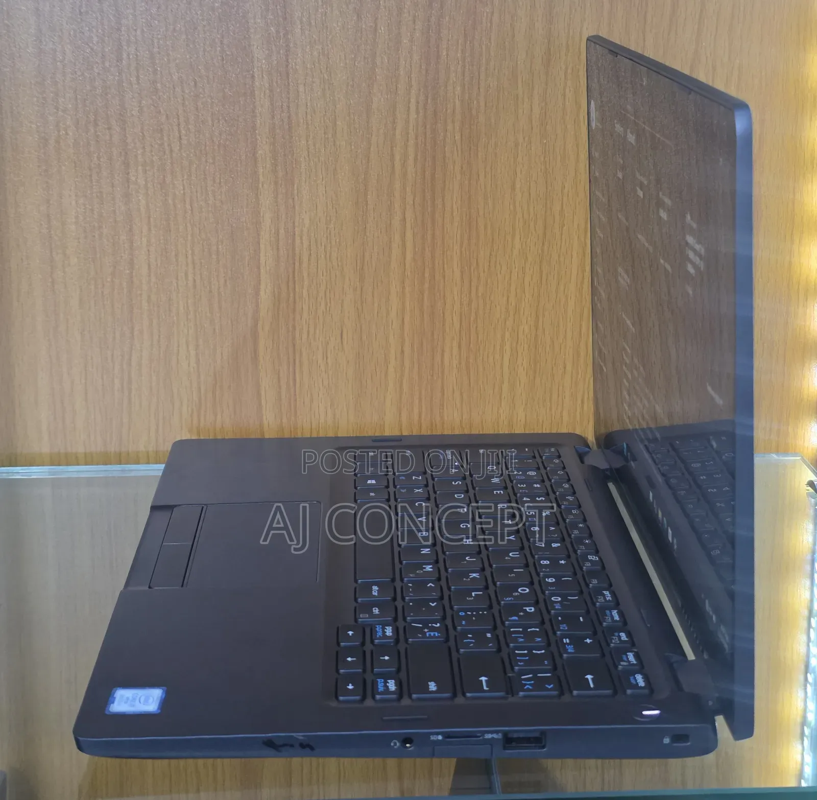 Laptop Dell Latitude 5300 2-in-1 8GB Intel Core i7 SSD 256GB