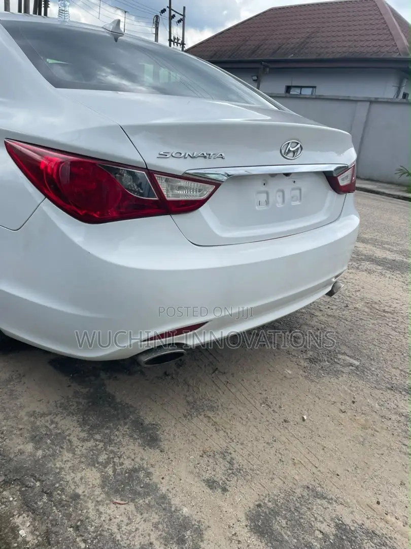 Hyundai Sonata SE Sedan FWD (2.4L 4cyl 6A) 2012 White