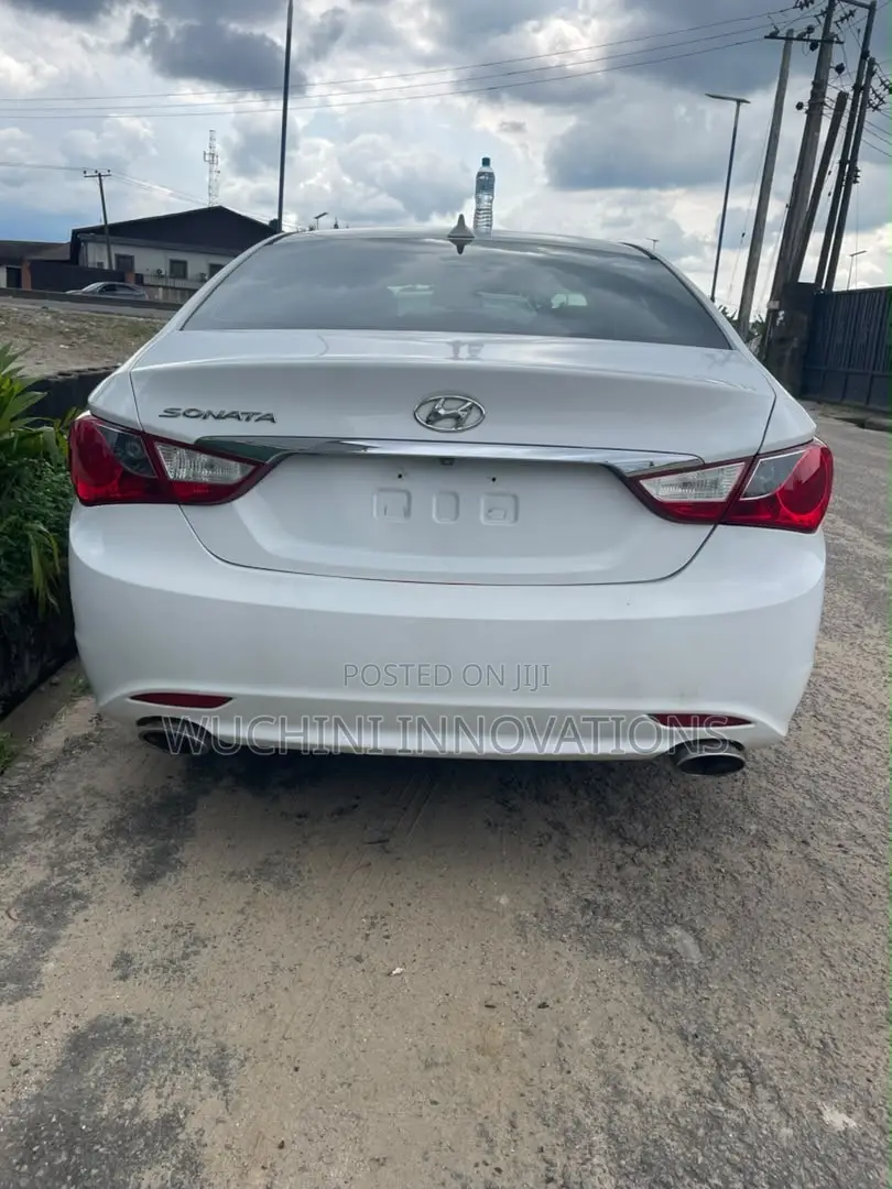 Hyundai Sonata SE Sedan FWD (2.4L 4cyl 6A) 2012 White