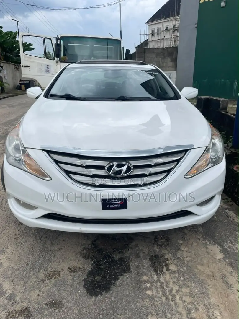 Hyundai Sonata SE Sedan FWD (2.4L 4cyl 6A) 2012 White