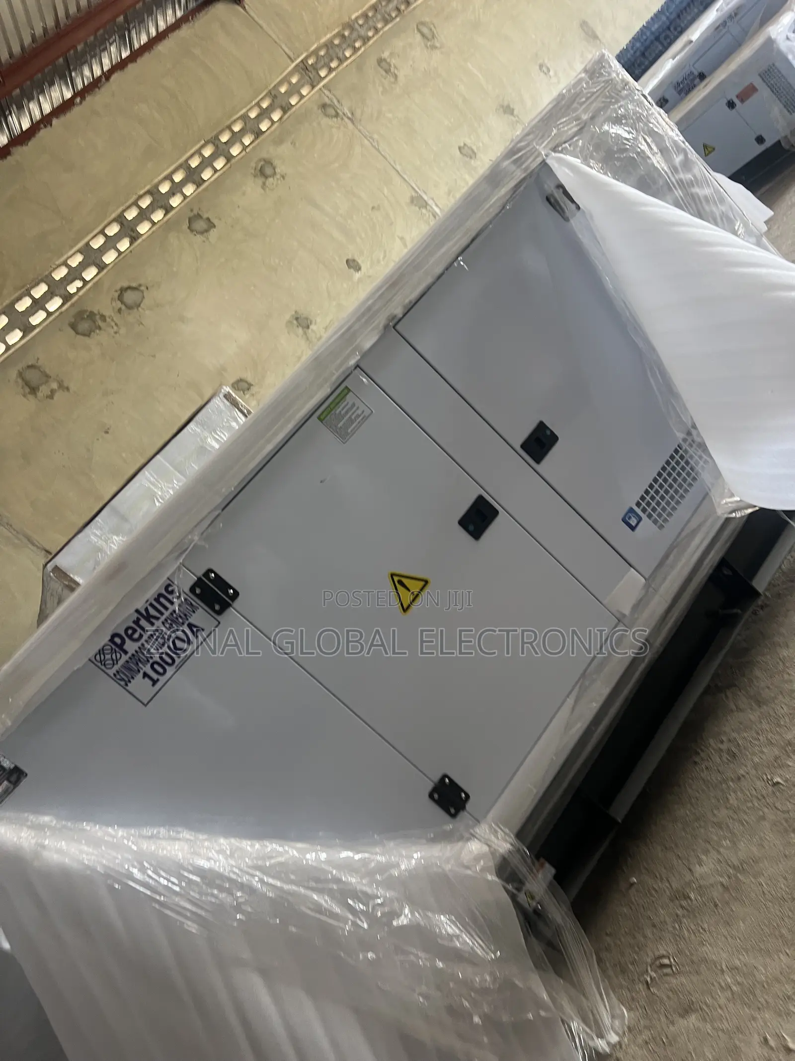 100Kva Perkins Soundproof Diesel Generator 100% Copper Coil
