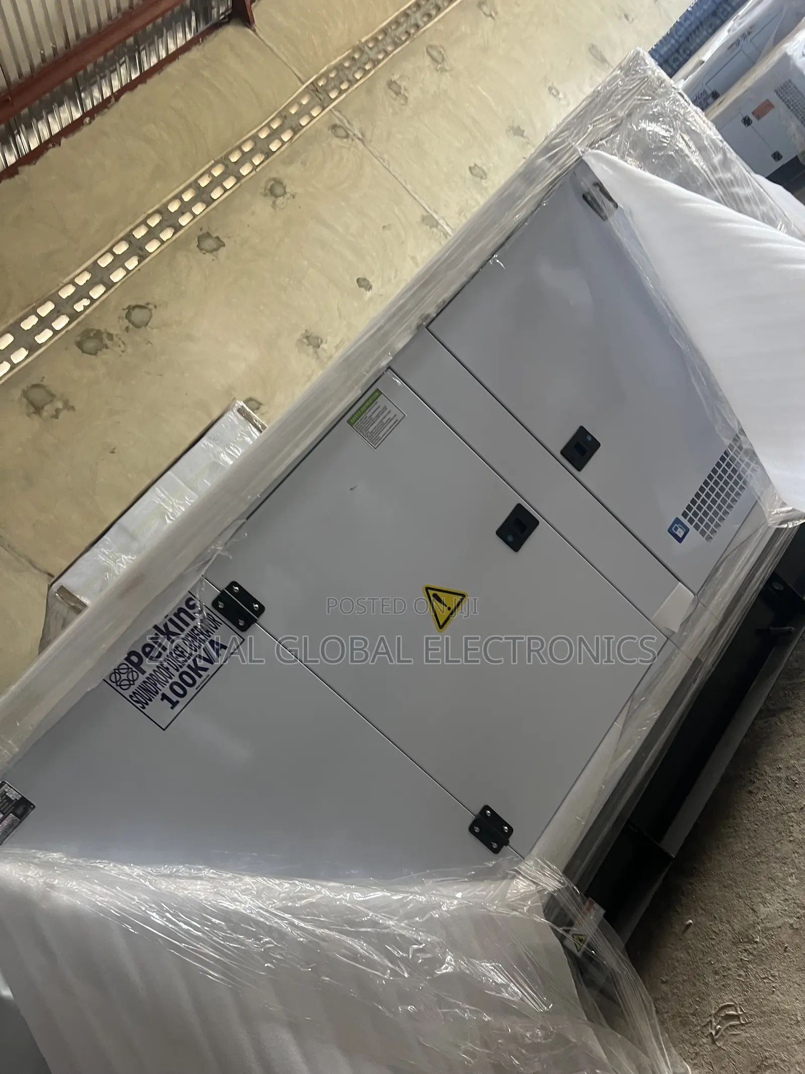 100Kva Perkins Soundproof Diesel Generator 100% Copper Coil
