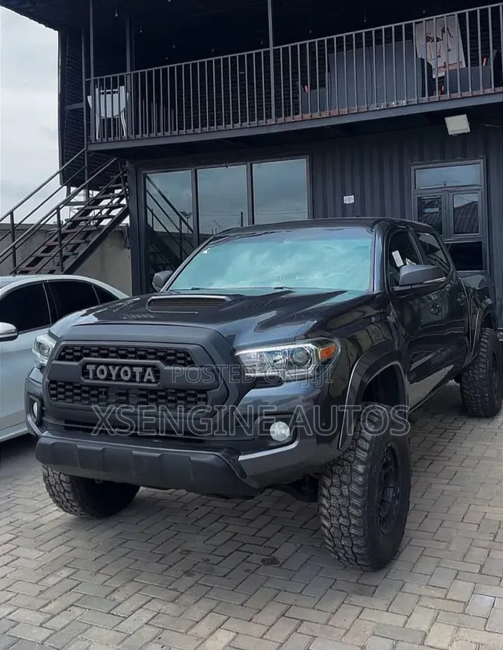 Toyota Tacoma 2020 Gray