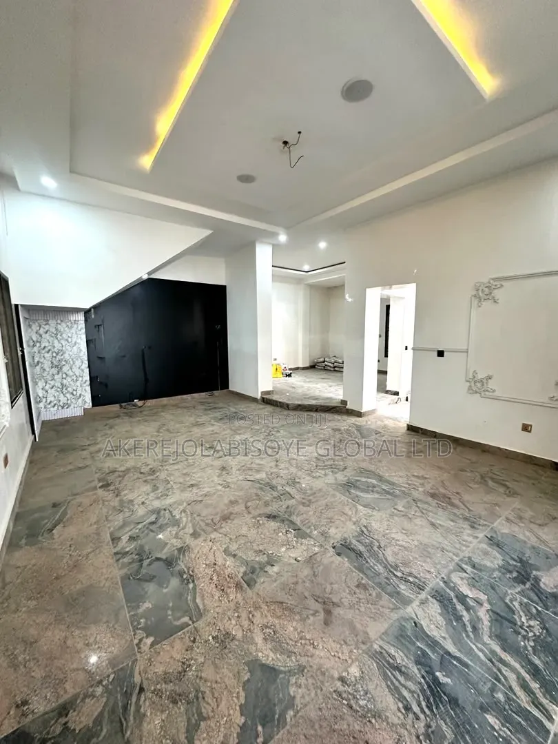 5bdrm Duplex in Guzape Abuja for sale