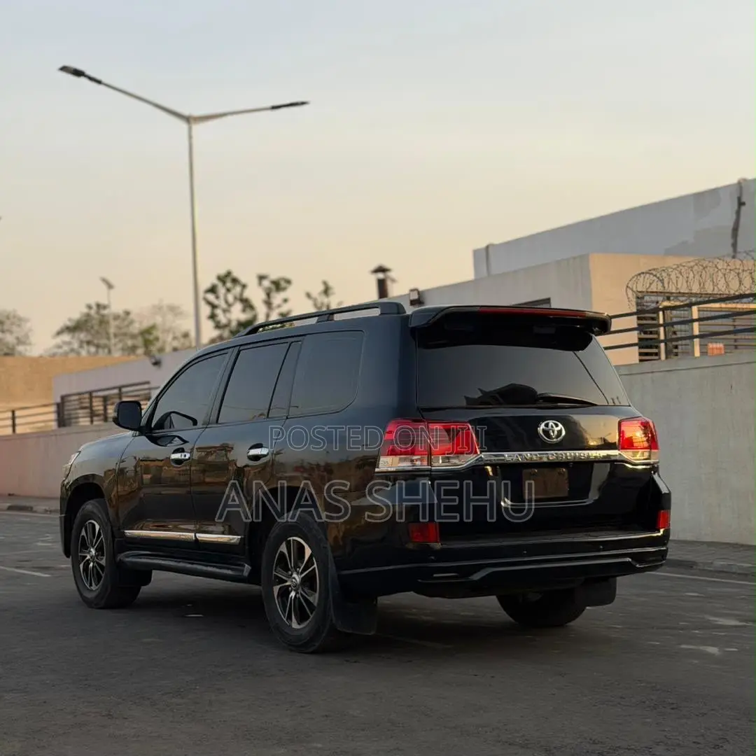 Toyota Land Cruiser 2010 Black