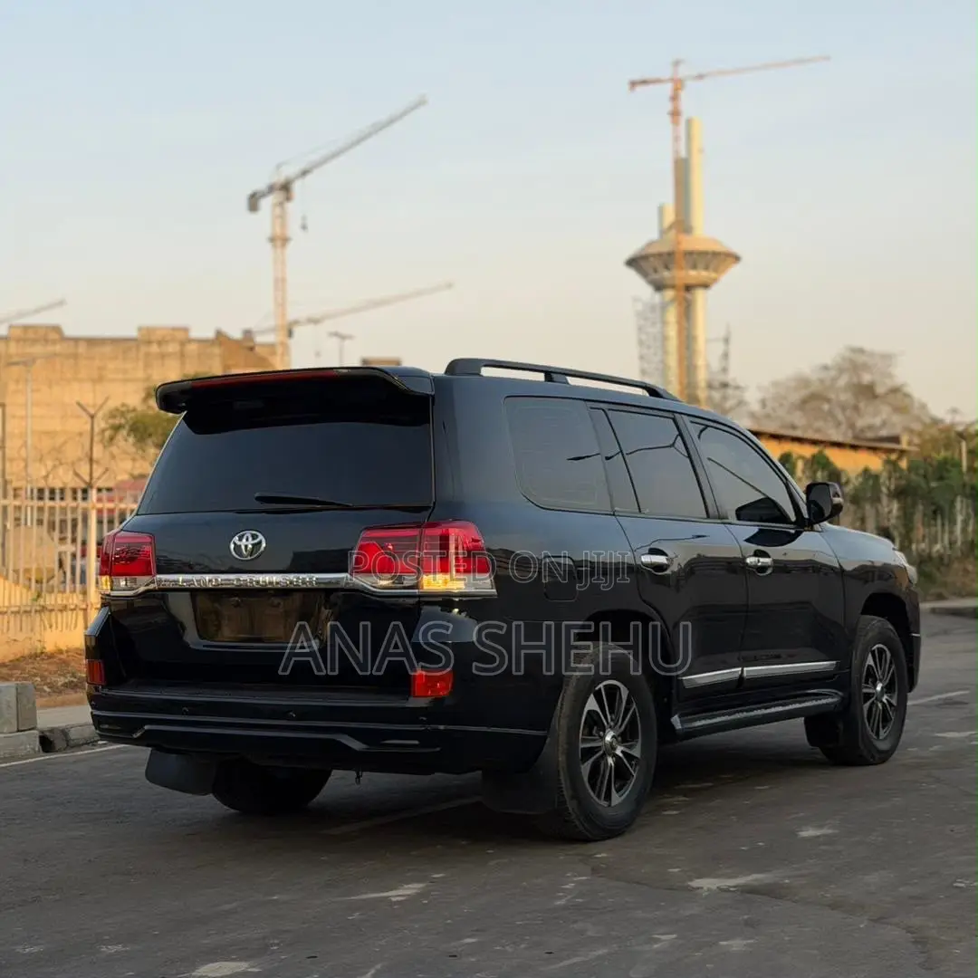 Toyota Land Cruiser 2010 Black