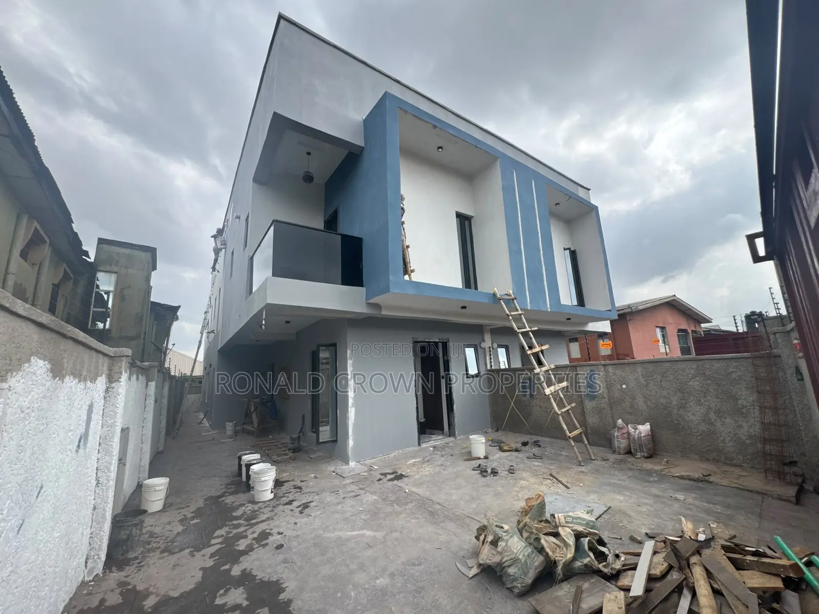 4bdrm Duplex in Ogba for sale