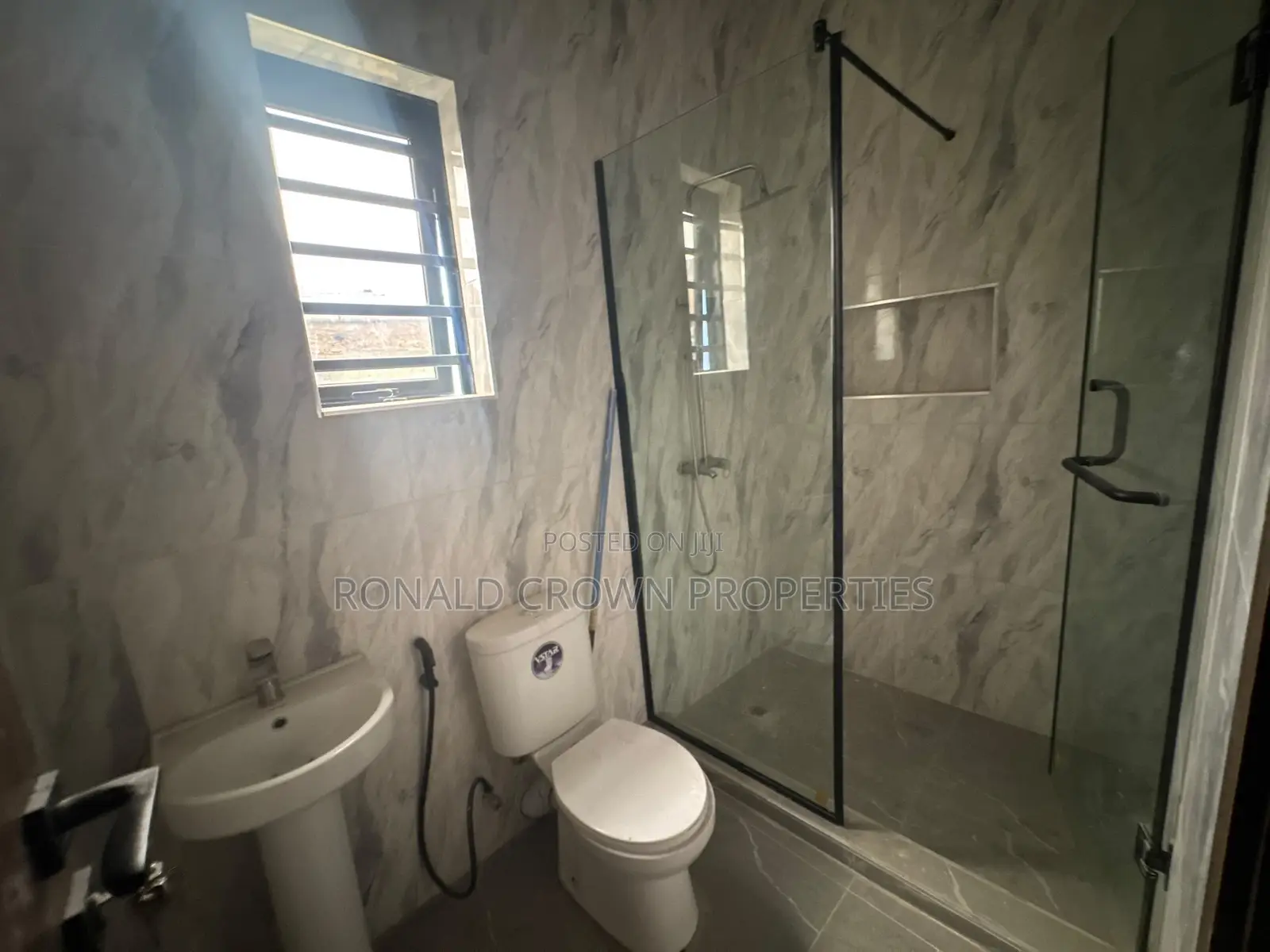 4bdrm Duplex in Ogba for sale