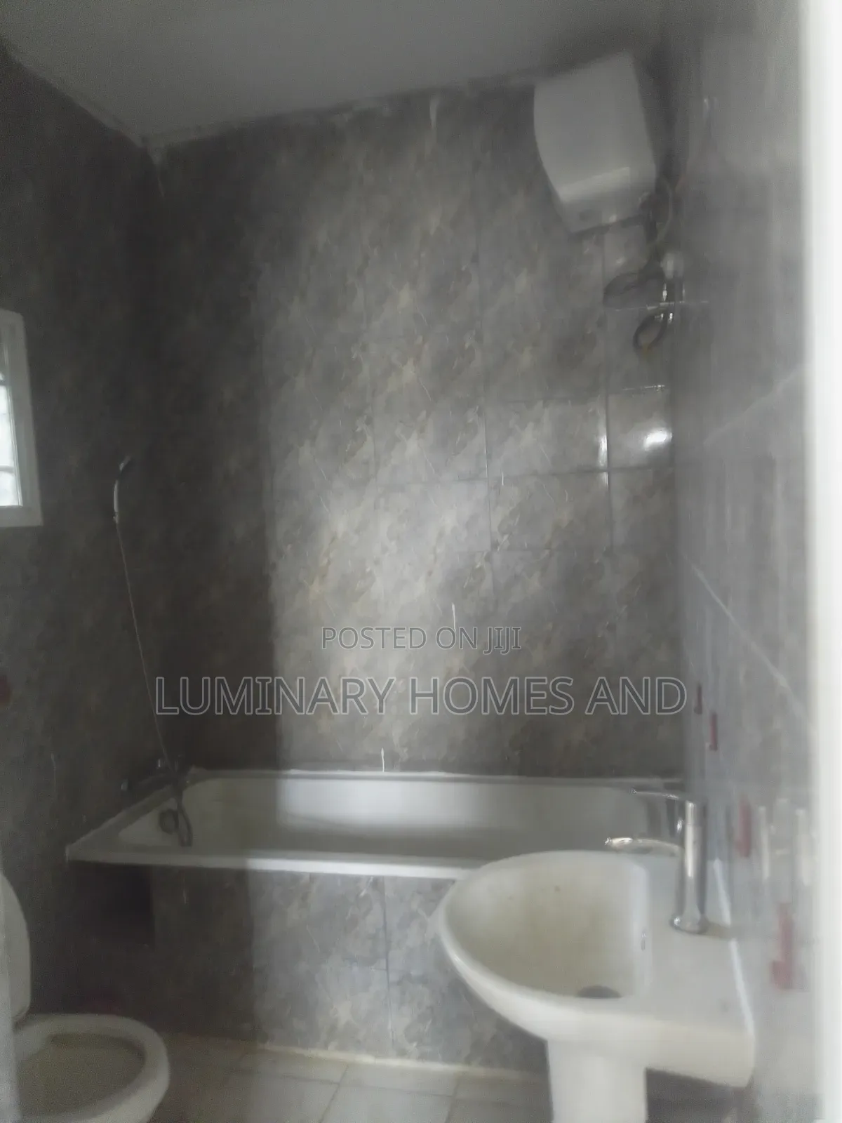 3bdrm Block of Flats in Jedo Road, Sabon Lugbe for rent