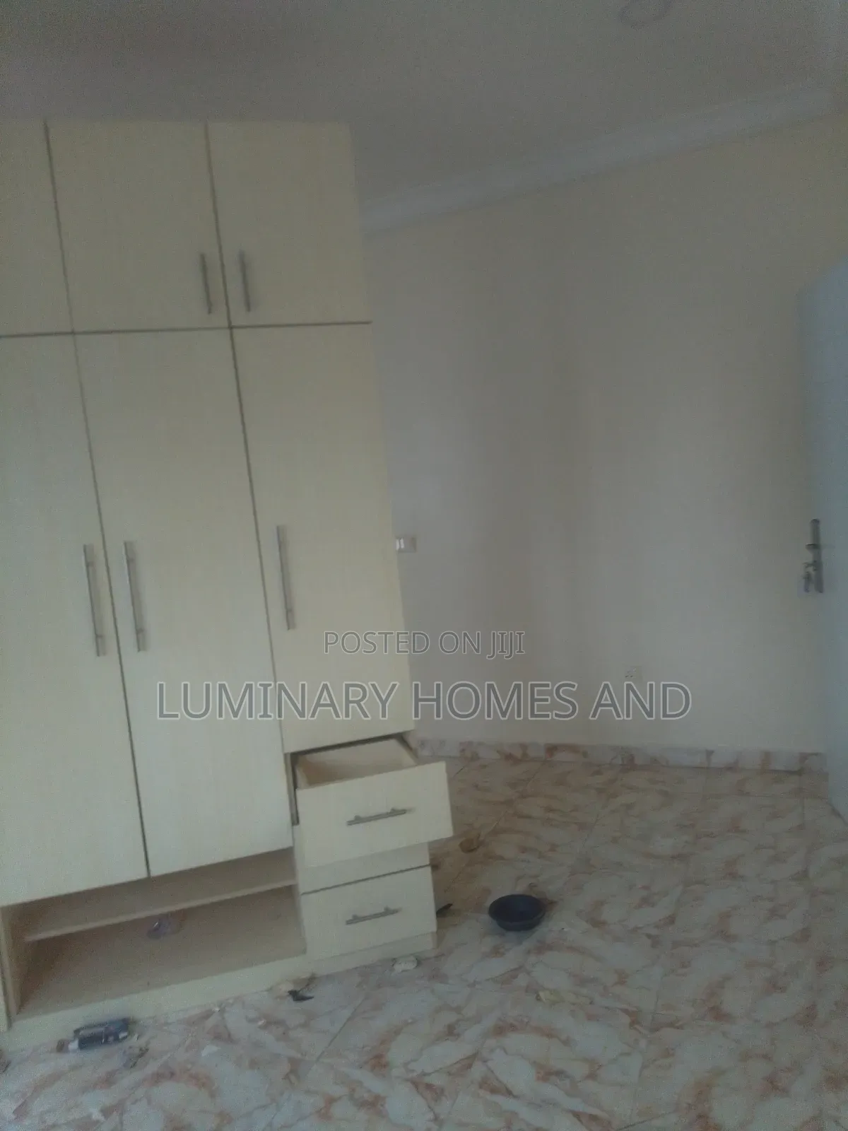 3bdrm Block of Flats in Jedo Road, Sabon Lugbe for rent