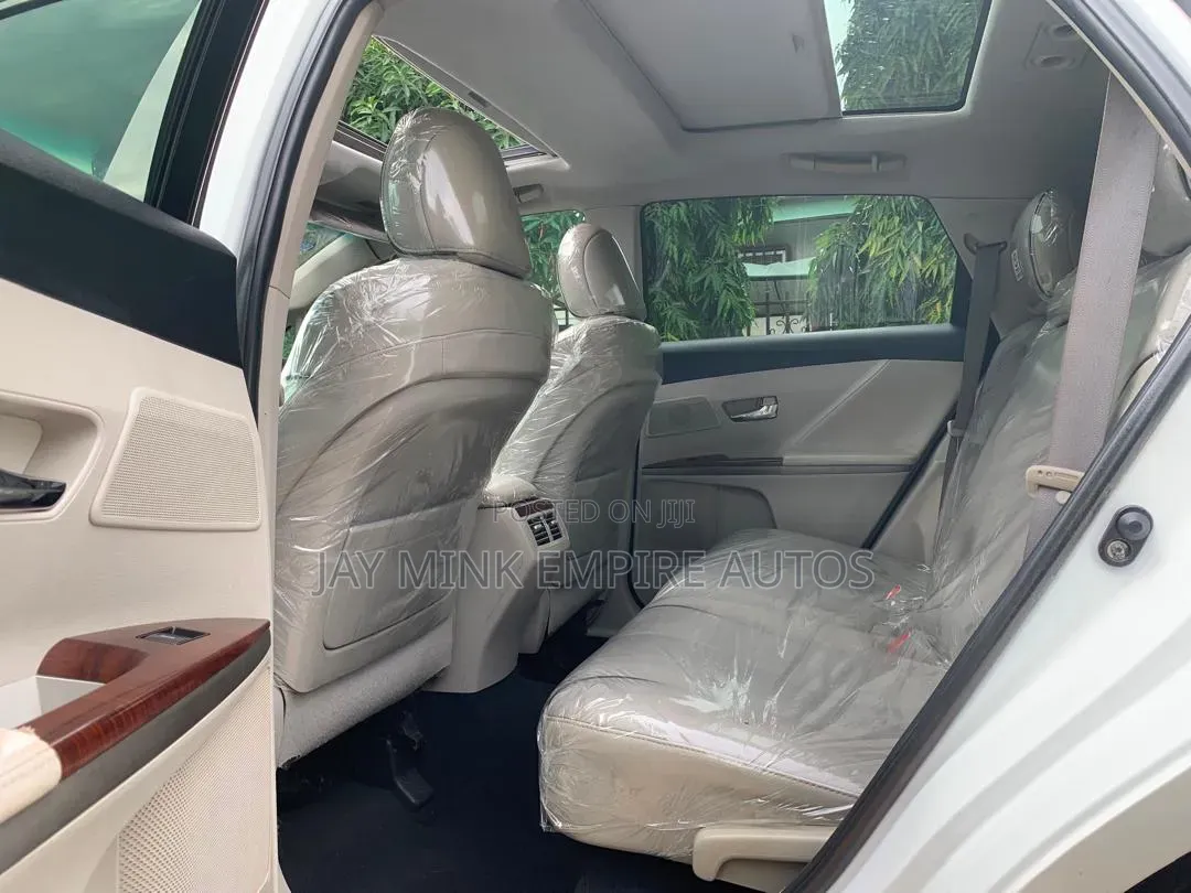 Toyota Venza 2010 White