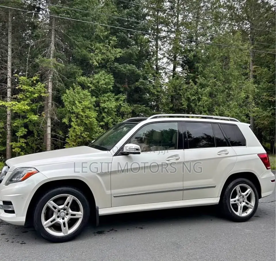 Mercedes-Benz GLK-Class Base GLK 350 4dr AWD 4MATIC (3.5L 6cyl 7A) 2015
