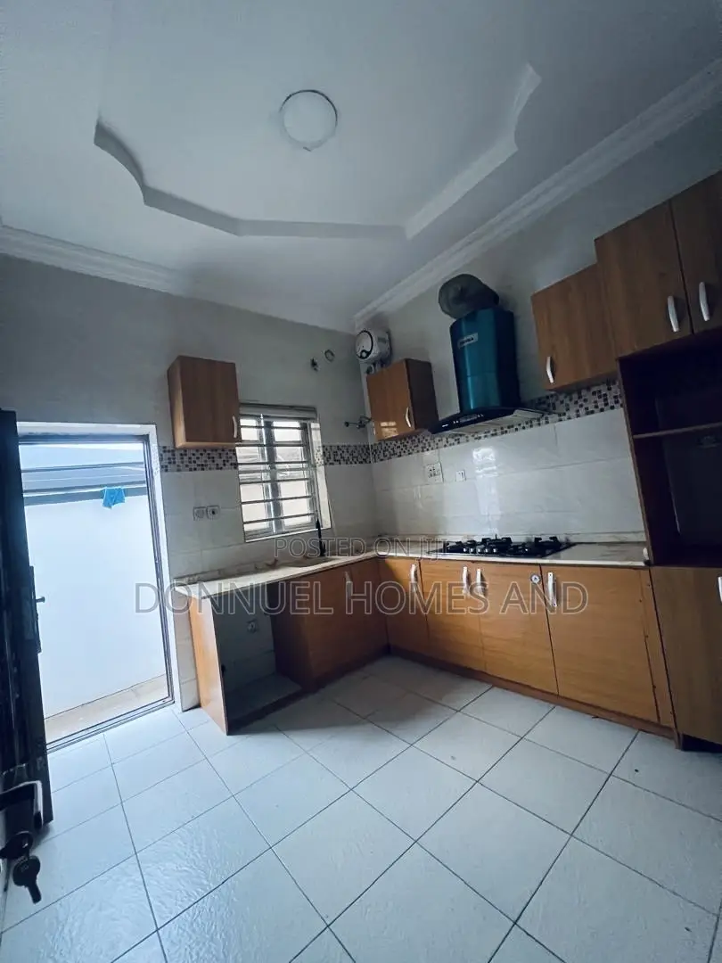 4bdrm Duplex in Ikota Estate for rent
