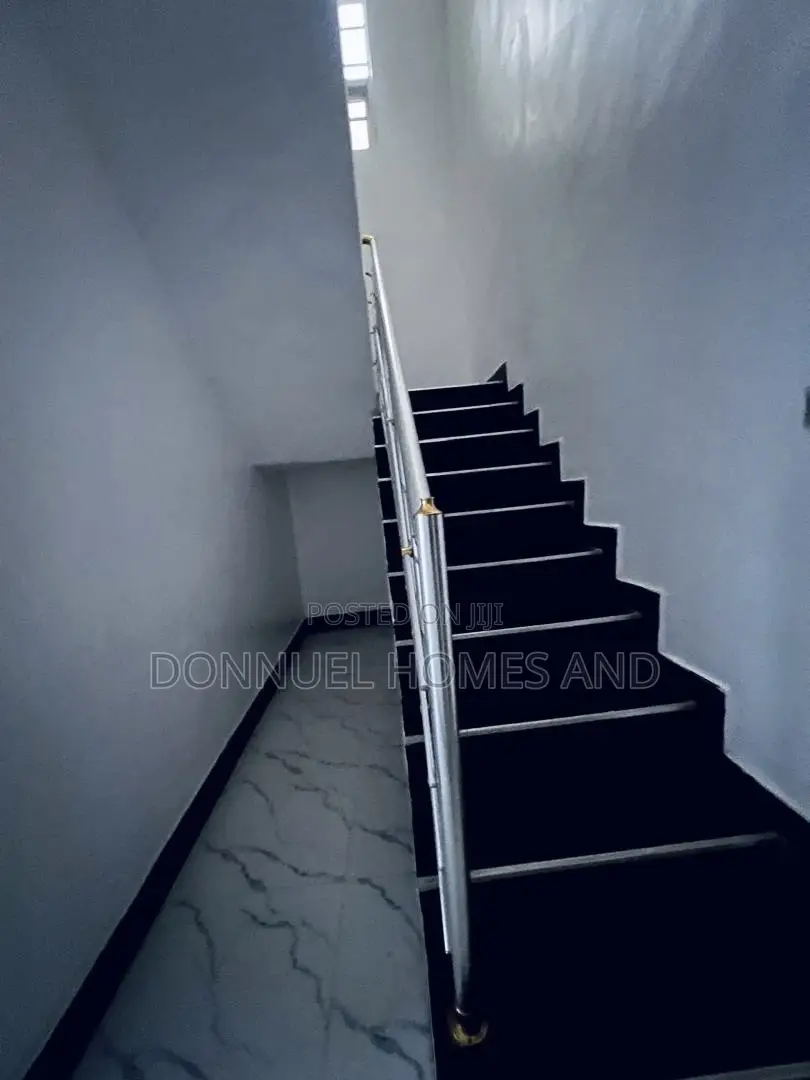 4bdrm Duplex in Ikota Estate for rent