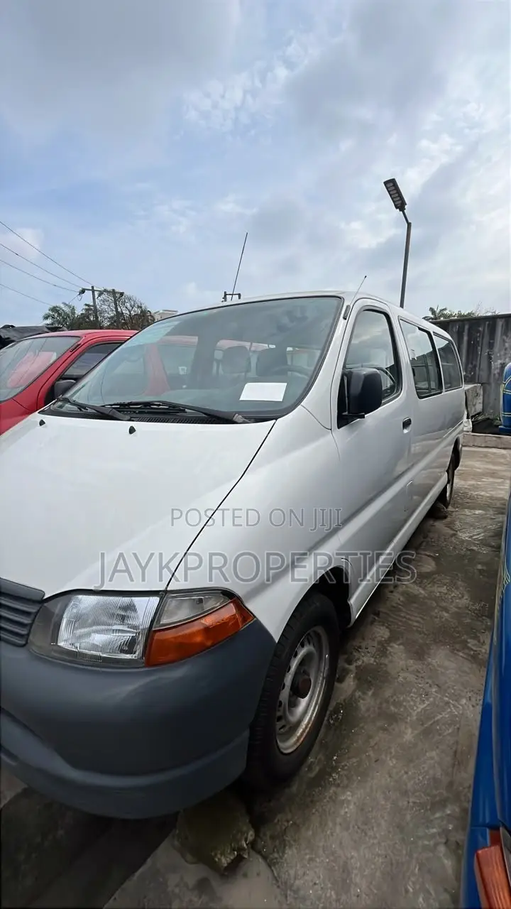 Toyota HiAce 1999 White
