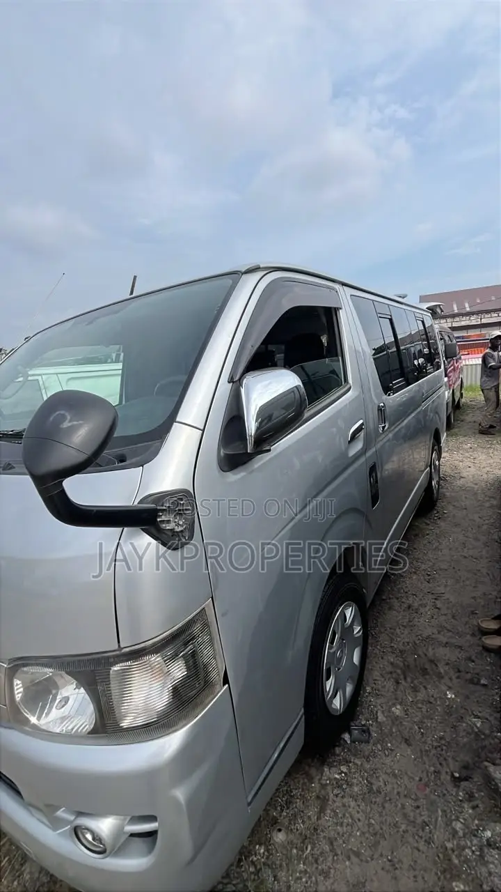 Toyota HiAce 2010 Silver