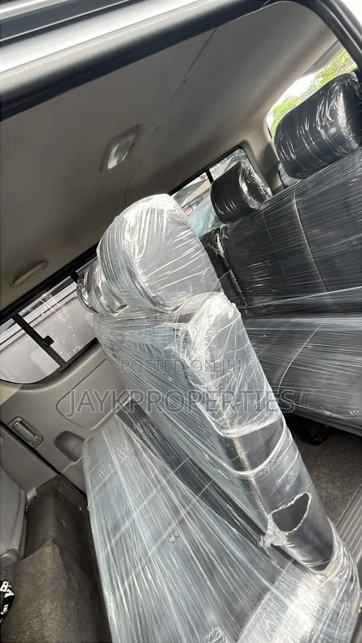 Toyota HiAce 2010 Silver