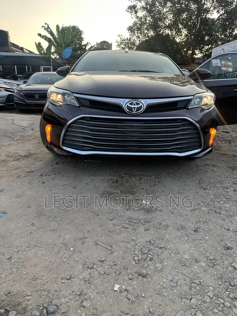 Toyota Avalon XLE Premium Sedan FWD (3.5L 6cyl 6A) 2013 Burgundy