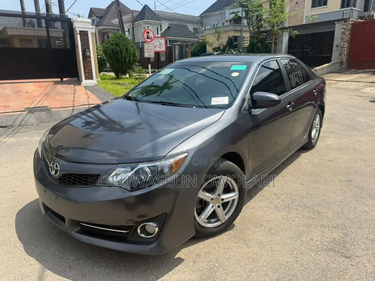 Toyota Camry SE V6 4dr Sedan (3.5L 6cyl 6A) 2012 Gray