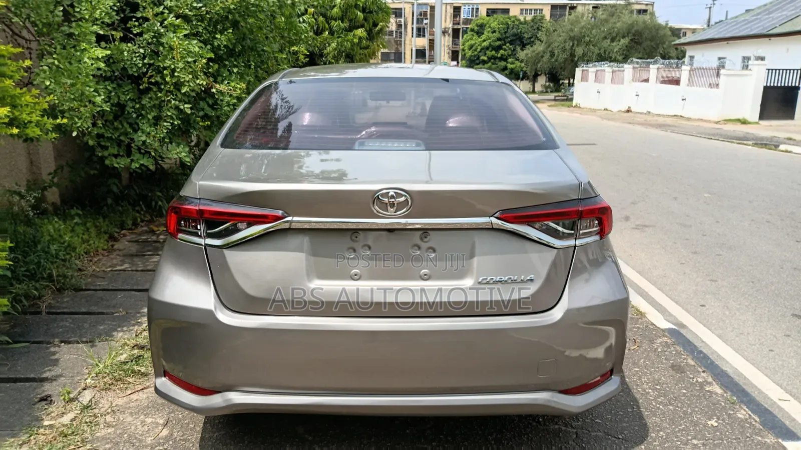 Toyota Corolla XSE 2023 Brown