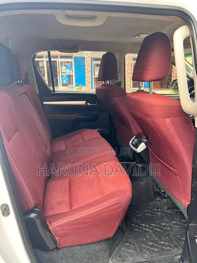 Toyota Hilux 2018 White